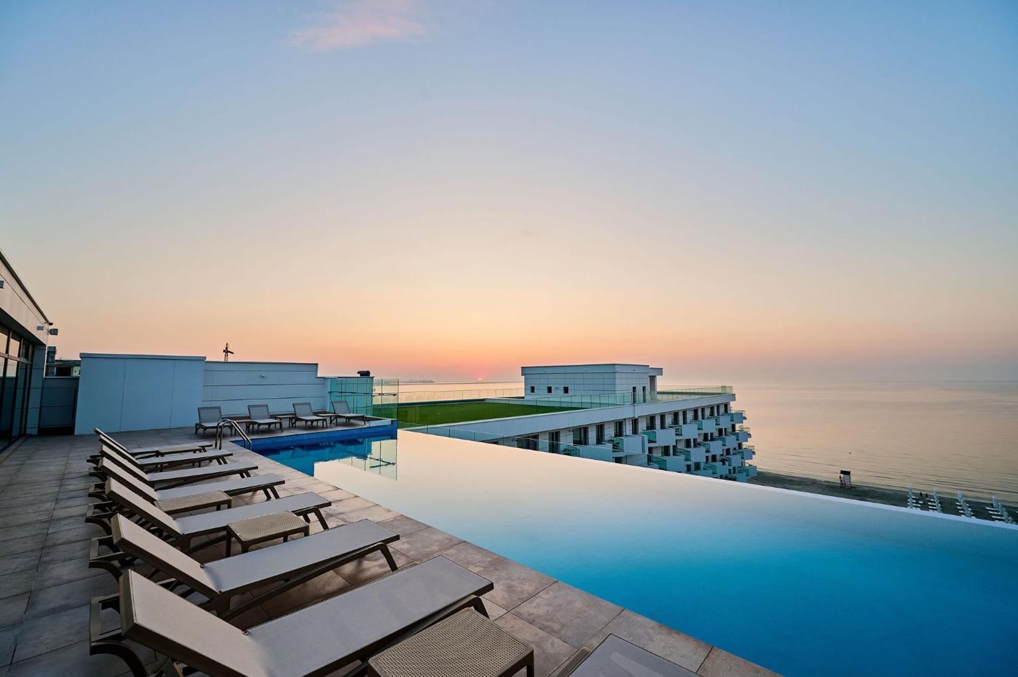 Alma Apartment In Infinity Beach Resort - Parking Mamaia Exterior photo