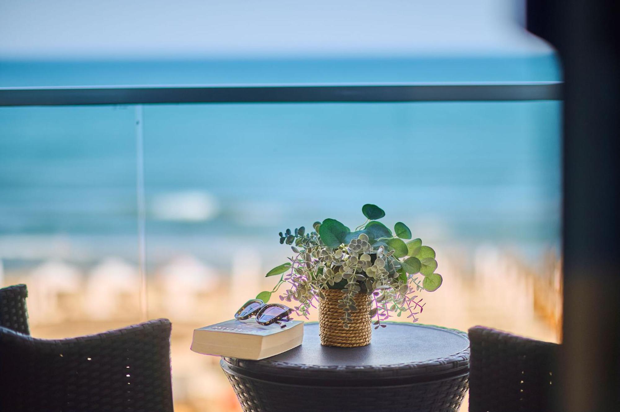 Alma Apartment In Infinity Beach Resort - Parking Mamaia Exterior photo