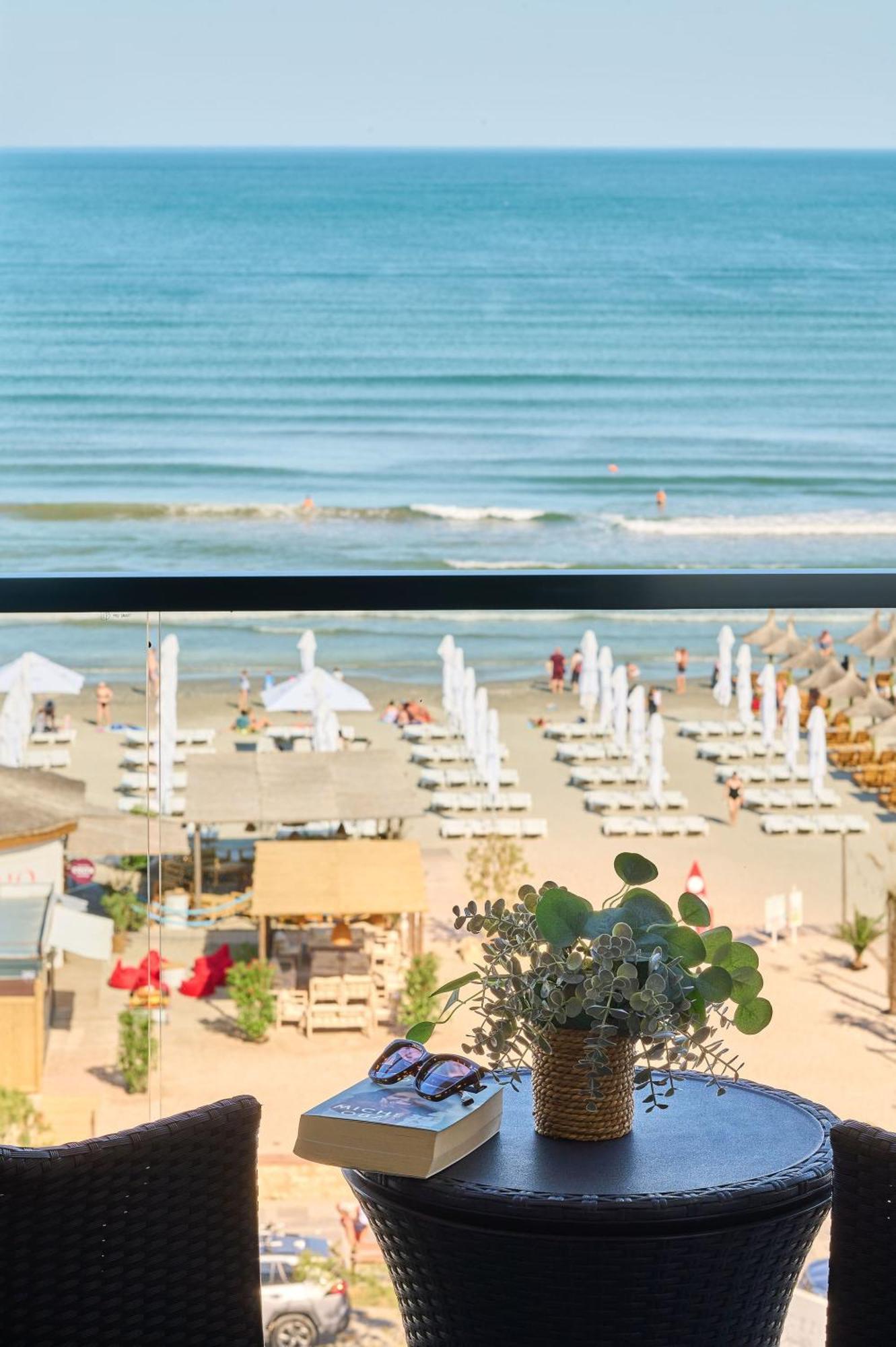 Alma Apartment In Infinity Beach Resort - Parking Mamaia Exterior photo